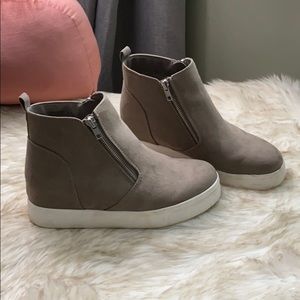 Wedge zip up sneaker